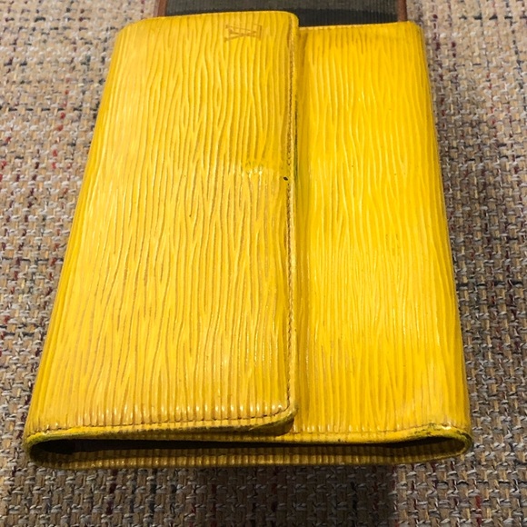 LOUIS VUITTON Sarah International Wallet Yellow epi leather Trifold Full Length - Picture 11 of 14